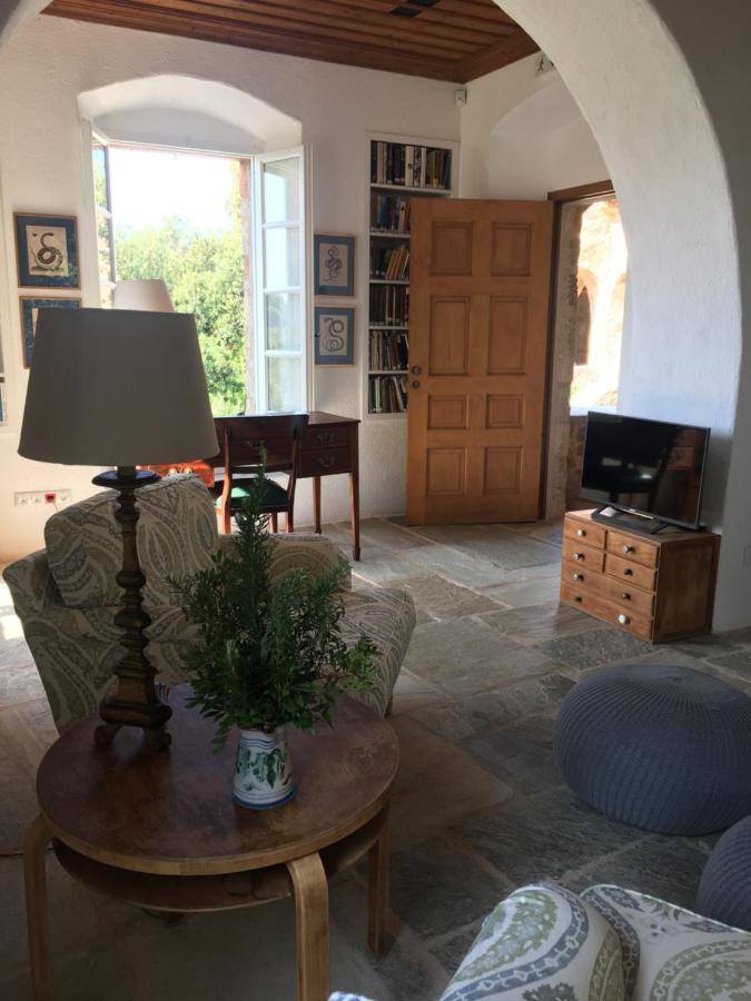 Patrick & Joan Leigh Fermor House Bed & Breakfast Kardhamili Bagian luar foto
